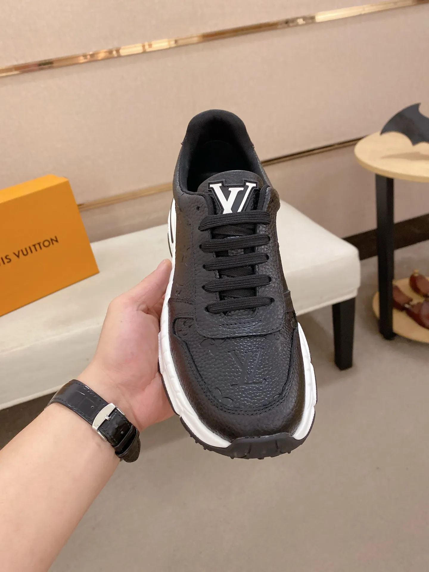 Men's shoes💰 442💰louis vuitton (Louis Vuitton/lv)🔍🔍The new counters are on sale at the same time. The uppers are imported from Italy. ⃣️Re-engraved🇮🇹💪💪, ⚠Sole: The original sole is specially provided by the original factory, the exclusive movable molded sole is super comfortable, ⚠Original and single goods 🔍high quality, you can enter and leave the counter at will, welcome to compare⚠. Code number: 38-44 (45/customized, non-refundable)